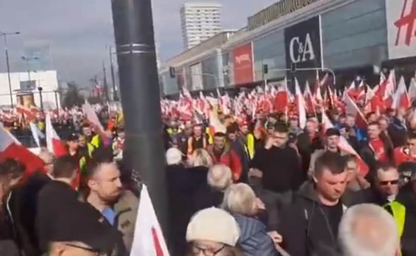  „Ja sam farmer, a ne rob“ – Poljoprivrednici protestuju u Varšavi tražeći zaustavljanje uvoza iz Ukrajine i zelenog sporazuma EU