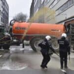 Policija EU štiti elite od farmera koji ih prskaju tečnim đubrivom