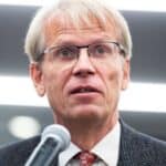 Tiranija još traje! Proferor medicine sa Harvarda dobio otkaz jer se protivi obaveznoj vakcinaciji