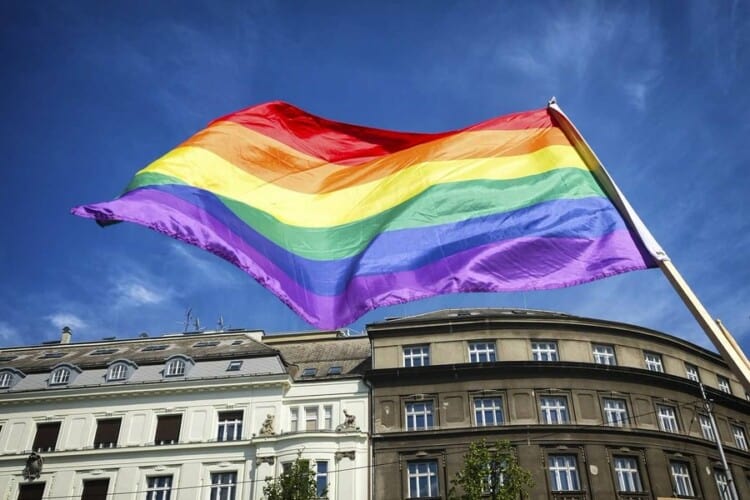 Američki zakonodavci doneli odluku: LGBTQ zastave se više neće vijoriti iznad njihovih ambasada SAD