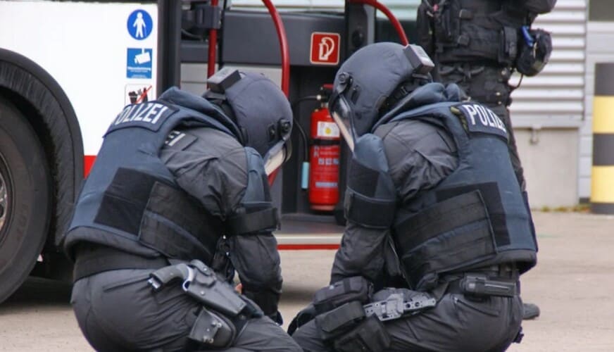 Nemačka: Policija uhapsila devojčicu na sred časa jer je delila RODOLJUBIVE poruke na društvenim mrežama