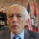 Bivši šef NATO Vesli Klark tvrdi: "Srbija će na kraju priznati Kosovo, Putin koristi Beograd za imperijalni san"