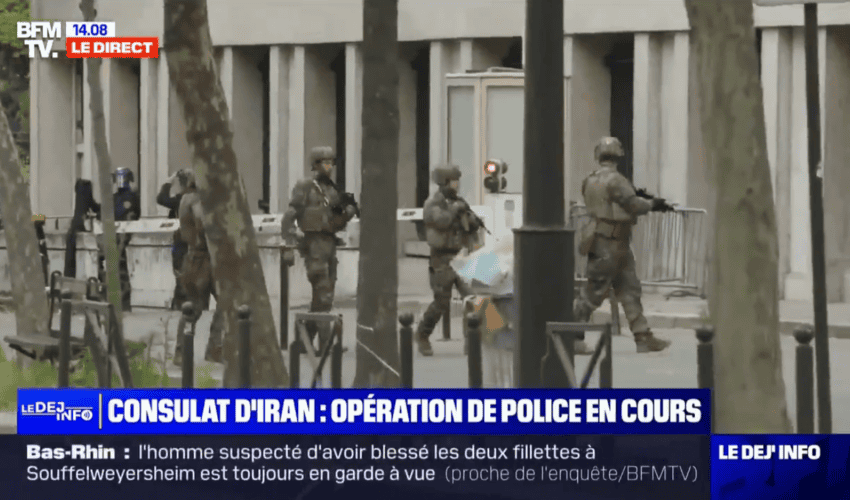  Počeo je haos! U PARIZU muškarac upao u IRANSKU ambasadu i preti da će se razneti! Specijalna policija blokirala deo grada (VIDEO)