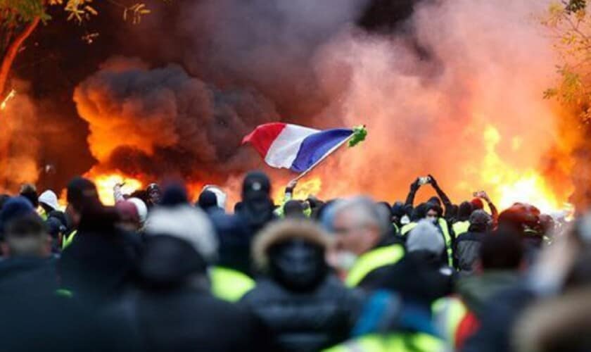  Bivši savetnik Makrona upozorava na PAKLENE PROTESTE koji slede zbog „Zelene Agende“ u Francuskoj! Goreće ulice!