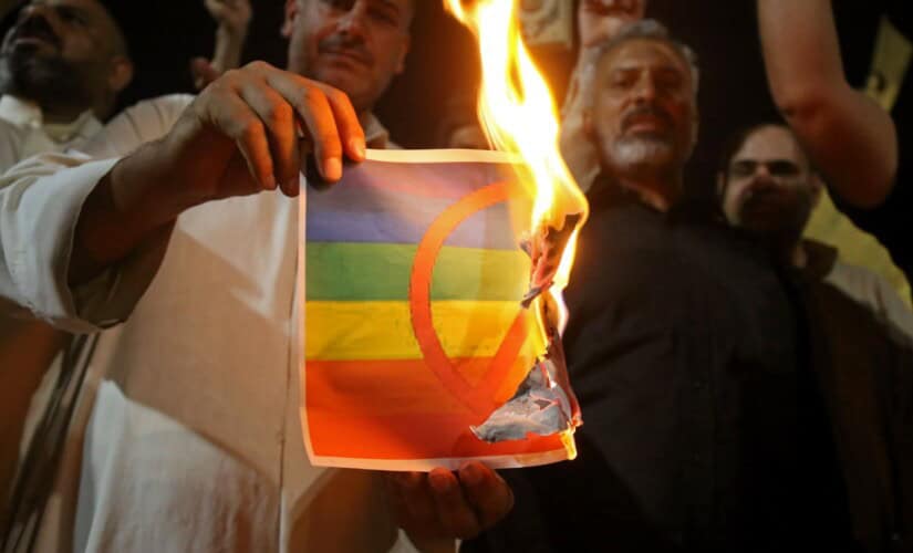  IRAK: Do 15 godina zatvora za HOMOSEKSUALCE koji budu uhvaćeni