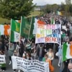 Hiljade irskih demonstranata protestuju protiv globalističke agende: Zamene stanovništva migrantima