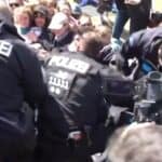 Nemačka policija ubija od batina i hapsi građane koji se protive agresiji Izraela na Gazu