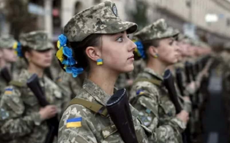  Kijevski zvaničnik kaže da bi Ukrajinke trebalo da počnu da se pripremaju za regrutaciju