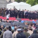 Bajden opet umalo pao na bini prilikom obeležavanja Dana sećanja za pale oficire