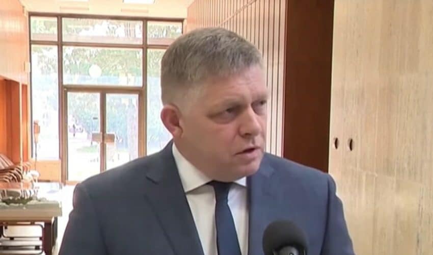  Premijer Slovačke Robert Fico podsetio Makrona da Ukrajina nije deo NATO: Nema slanja trupa tamo
