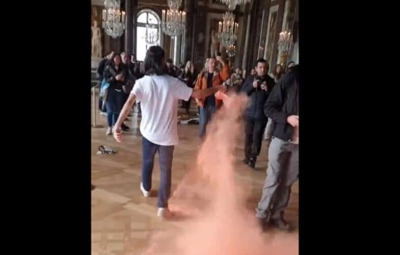  Uhapšeni klimatski aktivisti zbog vandalizacije francuske Versajske palate