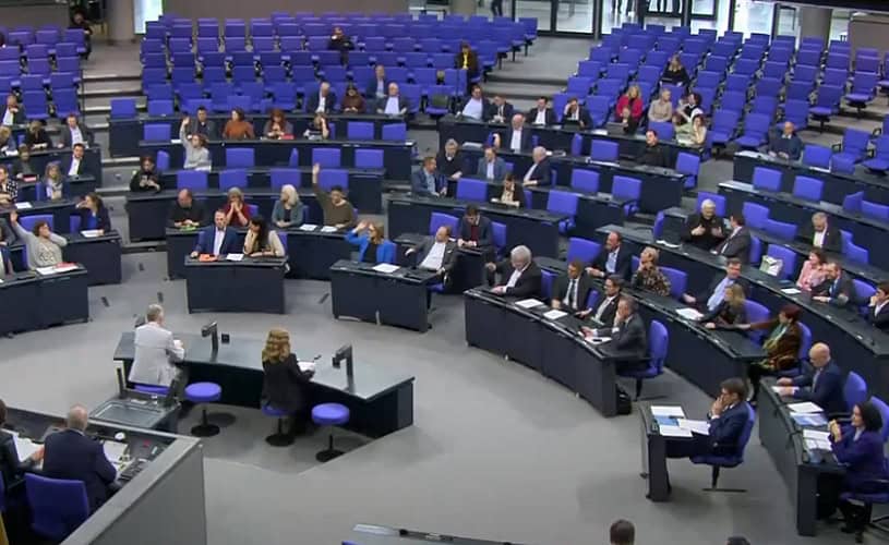  LUDILO! Nemački parlament glasa za dekriminalizaciju posedovanja dečje pornografije