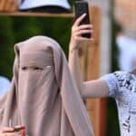 Dok "demokratska" Evropa zabranjuje islamsku nošnju Rusija dozvoljava verske slobode