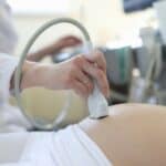 Novi zakon u Danskoj dozvoljava devojčicama od 15 godina da abortiraju bez saglasnosti roditelja