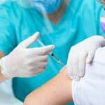 Skoro polovina zdravstvenih radnika odbila da primi BUSTER dozu vakcine protiv COVID-a otkriva najnovija studija