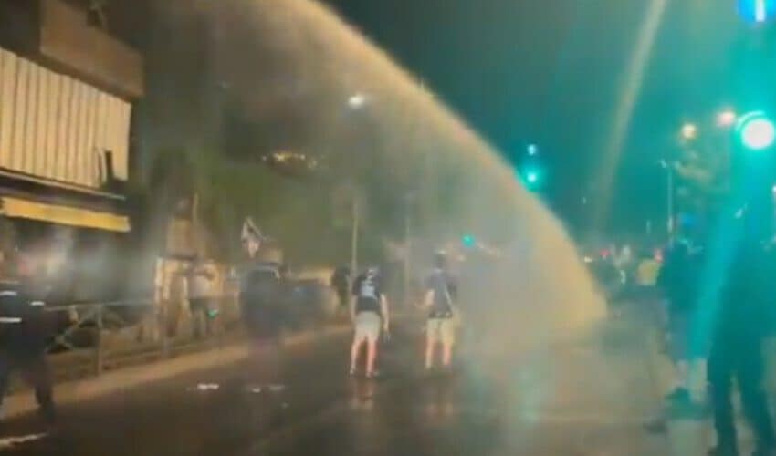  Sukobi izraelskih demonstranata i policije u Jerusalimu! Ima povređenih (VIDEO)