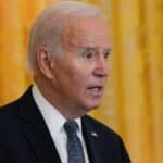 Bajden opet zabagovao, ponavio istu reč 15 puta