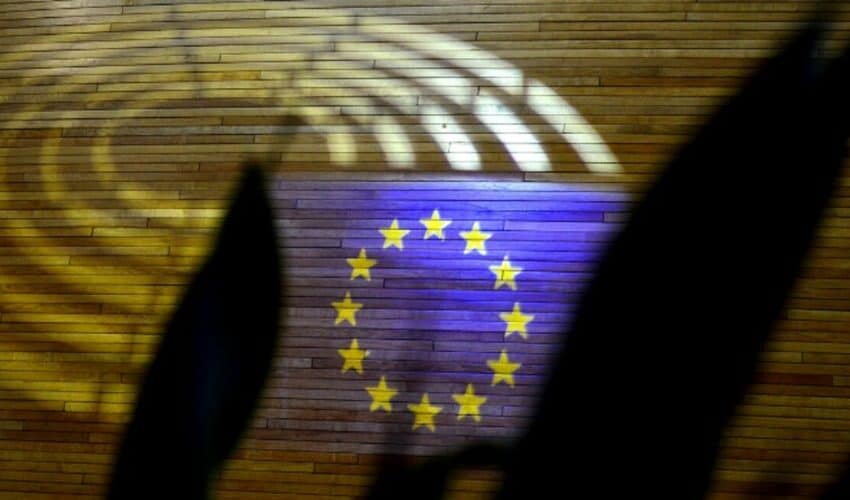  EU planira veliko proširenje MASOVNOG NADZORA – Od neselektivnog prikupljanje podataka do samog nadzora uređaja