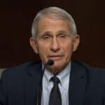 Dr Entoni Fauči priznaje da je 'izmislio' kovid pravila uključujući socijalno distanciranje i nošenje maski