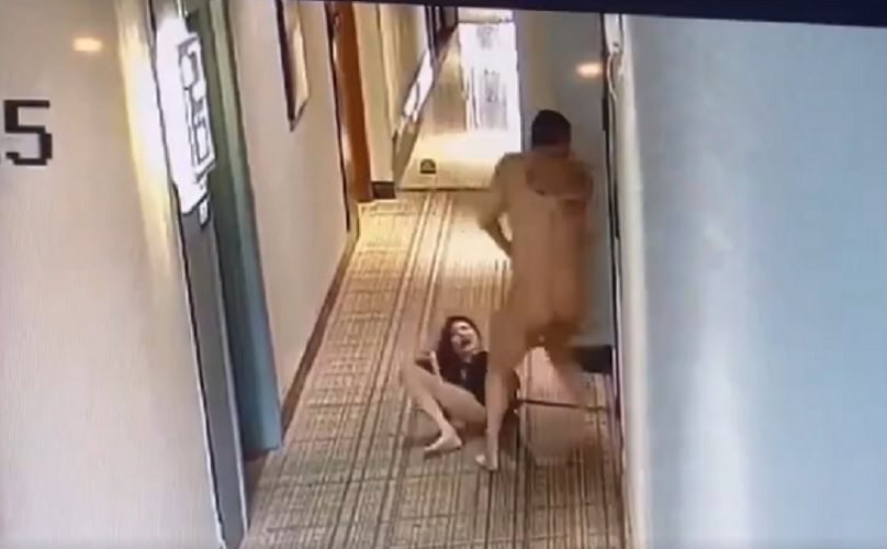  Hanter Bajden snimljen kako „napada i vuče“ devojku u hotelsku sobu