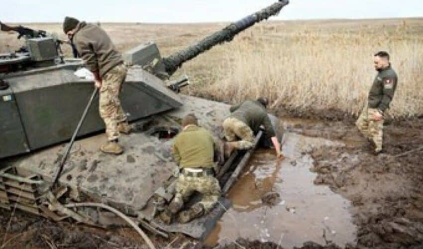  BRITANSKI MEDIJI: London poslao Ukrajini tenkove sa kancerogenom bojom