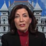 Guvernerka Njujorka koja je naredila nošenje maski tokom pandemije sada želi da zabrani maske u metrou