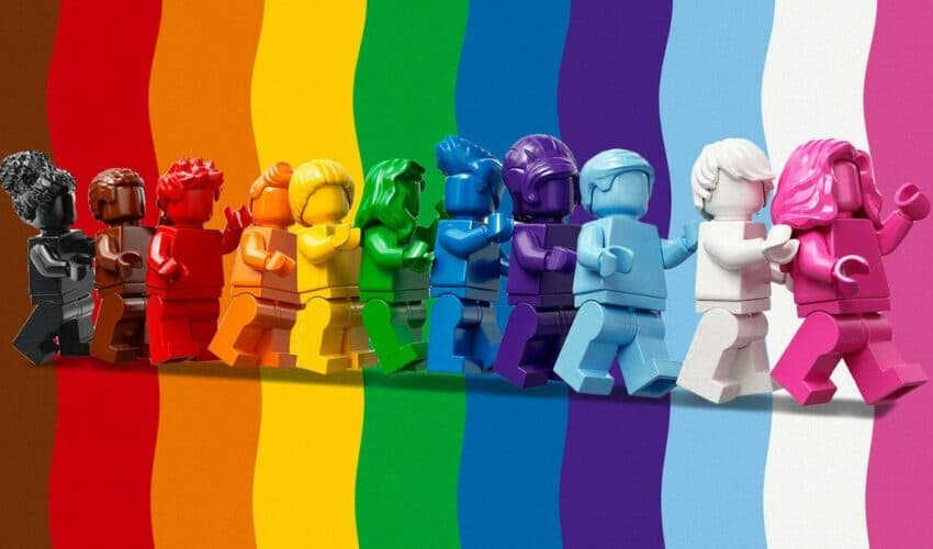  Zapadne vrednosti? LEGO za najmlađe napravio LGBTQ crtani film! U Diznilendu organizovana Gej parada za decu! (VIDEO)