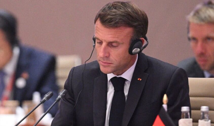  MAKRON: “Francuska se suočava sa veoma ozbiljnim istorijskim trenutkom”