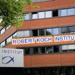 Dokumenti nemačkog Instituta Robert Koh otkrivaju da je odgovor na COVID bio psihološka-operacija za „zaglupljivanje javnosti“