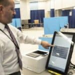 Mislite da je globalni pad internet usluga od pre dva dana slučajan?! Ekspert otkriva: OVO SU PRIPREME ZA PREKID AMERIČKIH IZBORA