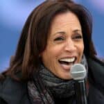 Kamala Haris predlaže da mladi ljudi možda ne bi ni trebalo da imaju decu zbog "klimatskih promena"
