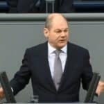 Šolc hvali slobodu medija dok kaže da su neka mišljenja „zabranjena“ i ukida opozicioni časopis