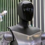 Rekli smo vam, zameniće ljude! TESLA će od sledeće godine početi sa proizvodnjom HUMANOIDNIH ROBOTA koji će zameniti radnike