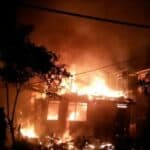 Stravični snimci! Maskirani Jevreji upali u naselje i palili kuće dok su njima bili Palestinci - Ima mrtvih (VIDEO)