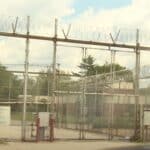 LUDILO! Pedofil koji je silovao sopstvenu decu poslan u ženski zatvor nakon što je rekao sudiji da se sada identifikuje kao žensko