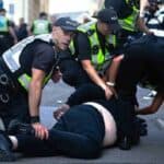 Englez u zatvoru zbog objave na Fejsbuku o masovnoj migraciji: „Dolaze u grad u vašoj blizini“