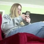 Studije otkrivaju da pametni telefoni izazivaju anksioznost i samoubilačke misli kod tinejdžera