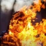 Majka devojčice koja je brutalno silovana polila pedofila benzinom i zapalila ga