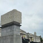 Velika Britanija: U centru Londona podignut najveći spomenik TRANVESTITIMA težak čak 3 tone (VIDEO)