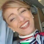 Morala je da se vakciniše da bi radila - Stjuardesa "iznenada" preminula pred putnicima, panika u avionu