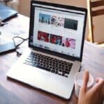 Niko više ne gleda televiziju! Najnovije istraživanje prikazuje pad mejnstrima i rast onlajn informisanja