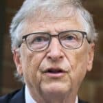 UDARNO: BIL GEJTS, direktor Pfizera i šef NATO-a zajedno pred sudom u HOLANDIJI zbog COVID vakcina