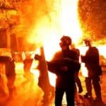 GORI TIRANA! Veliki broj povređenih u sukobu demonstranata i policije na protestu u glavnom gradu Albanije, zapaljene zgrade (VIDEO)