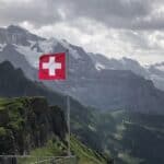 Roditelji u Švajcarskoj se bore da povrate ćerku tinejdžerku koju su im oduzeli jer su odbili da odobre „promenu pola“