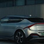 Studija: Vlasnici električnih vozila imaju VEĆI UGLJENIČNI OTISAK od vlasnika tradicionalnih automobila