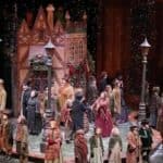 Glumac iznenada preminuo na sceni dok je izvodio „Božićnu pesmu“