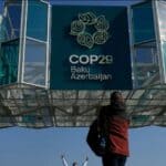 Bore se protiv klimatskih promena?! Više od 50.000 posetilaca samita o Klimatskim promenama putuje avionom u Azerbejdžan