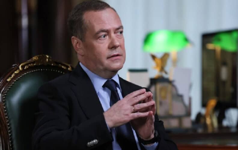  Medvedev: Političari iz Evropske unije izgleda hoće rat na svom tlu