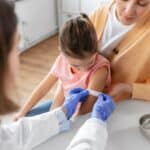 Niko više neće da vakciniše svoju decu! Raste broj roditelja koji ne žele da rizikuju zdravlje svoje dece