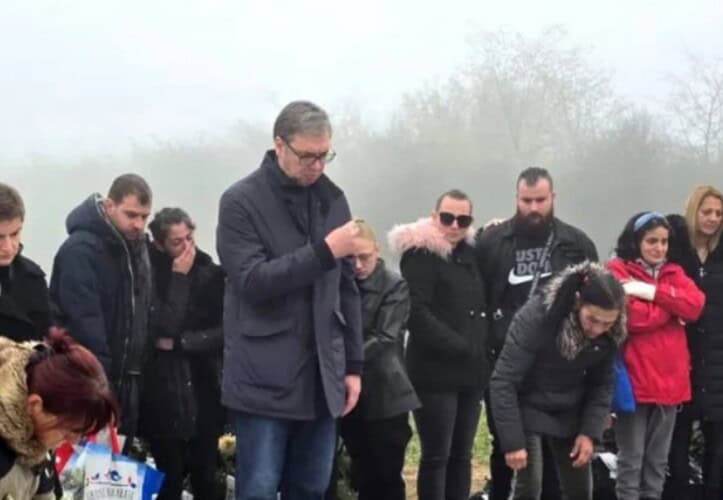  Vučić obišao grobove stradalih od nadstrešnice u Novom Sadu i sve to objavio na Instagramu